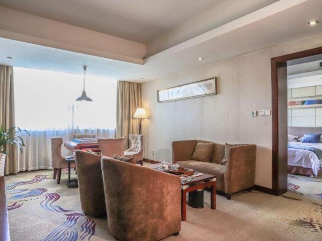 Fortune Hotel Лун'янь Екстер'єр фото