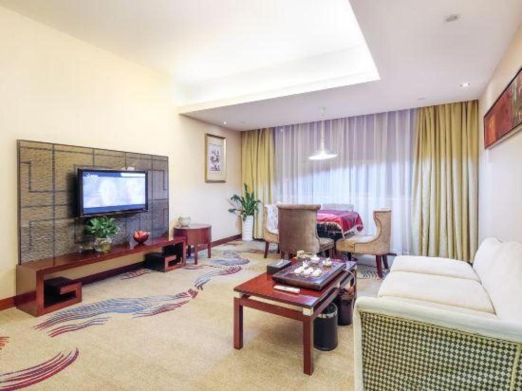 Fortune Hotel Лун'янь Екстер'єр фото